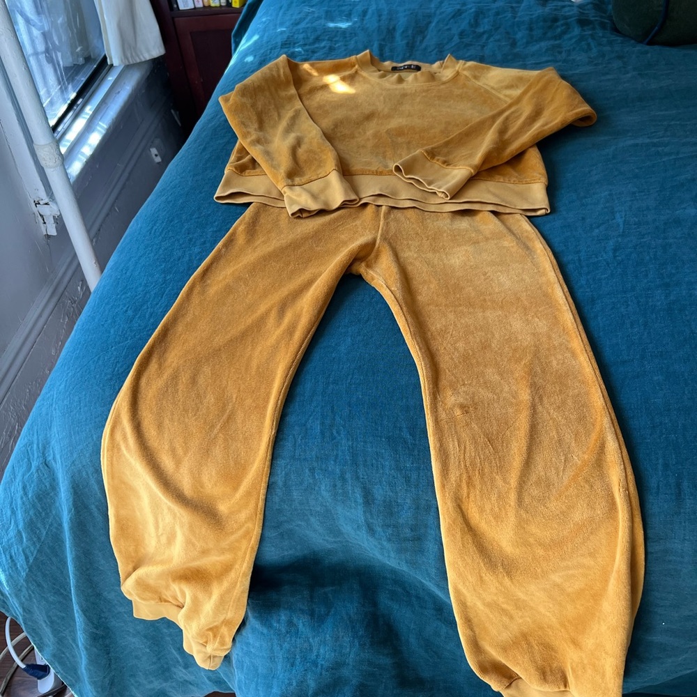 Suzie Kondi girls velour tracksuit size 8